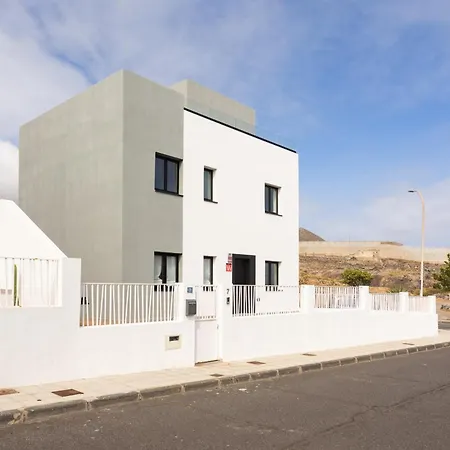 De 4 Dormitorios, Con Vista Mar - Casa Maravilla Villa