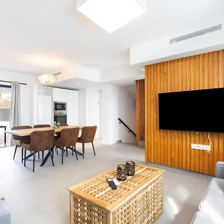 De 4 Dormitorios, Con Vista Mar - Casa Maravilla Villa *
